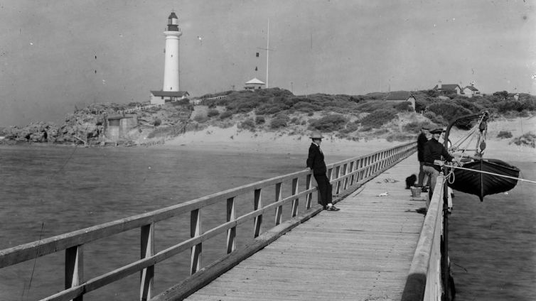 pl_lighthouse_pier_people_1920-54-web